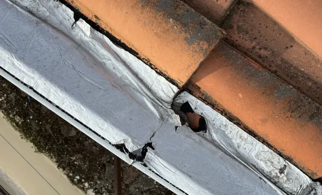 Pourquoi faire vérifier sa toiture pour la zinguerie quand elle est en mauvais état ?, Bordeaux, WJ Couverture