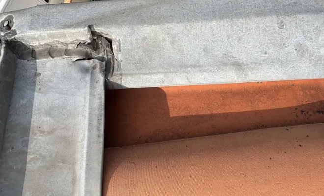 Pourquoi faire vérifier sa toiture pour la zinguerie quand elle est en mauvais état ?, Bordeaux, WJ Couverture