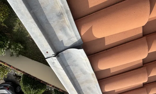 Pourquoi faire vérifier sa toiture pour la zinguerie quand elle est en mauvais état ?, Bordeaux, WJ Couverture