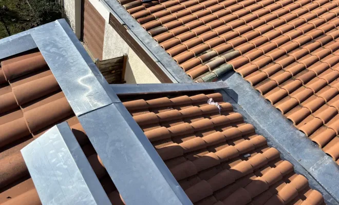 Remplacement de zinc chêneaux, bavette, solin, faîtage à Saint-Médard, Bordeaux, WJ Couverture