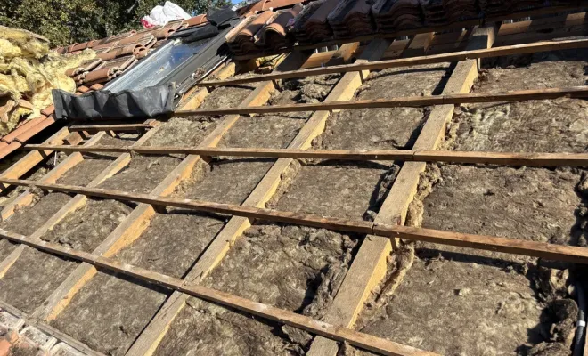 Remplacement de l'isolation et remplacement des tuiles au lège cap ferret, Bordeaux, WJ Couverture