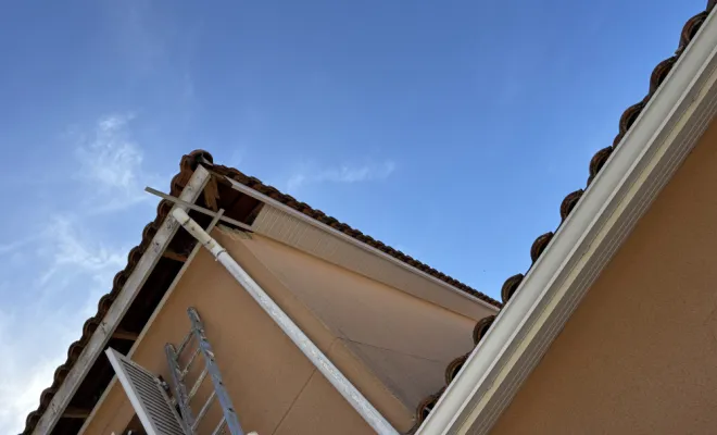 Gouttières, bandeaux et lambris , Bordeaux, WJ Couverture