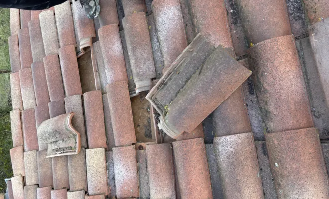 Remplacement de tuiles cassée à gradignan, Bordeaux, WJ Couverture