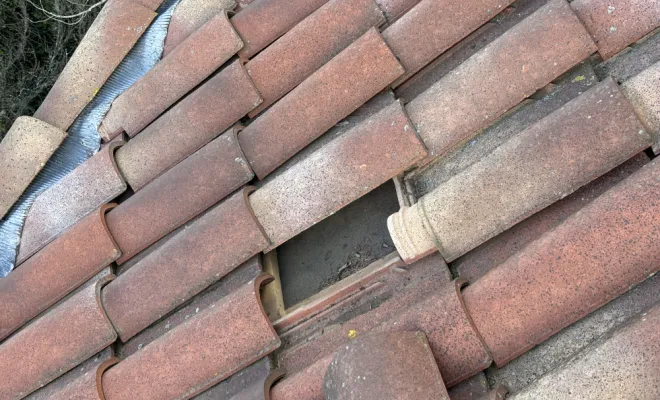 Remplacement de tuiles cassée à gradignan, Bordeaux, WJ Couverture